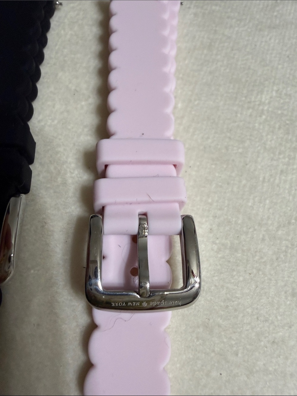 16mm kate spade Black and Pink Scalloped Silicone Watch Straps - Picture 7 of 8